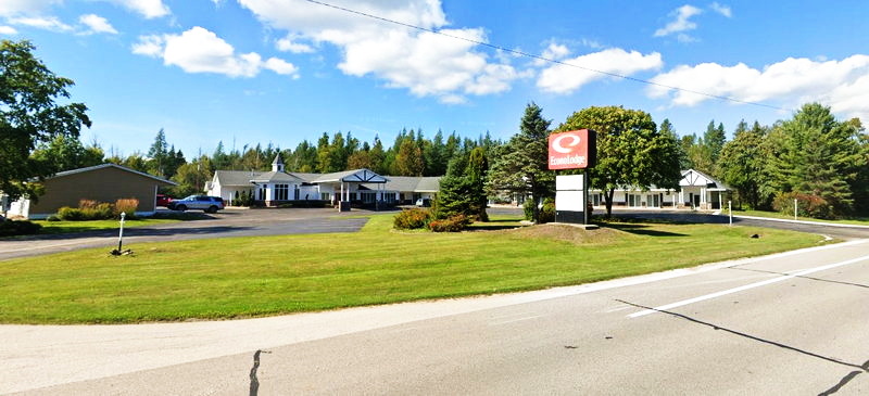Econo Lodge Lakeshore (Maple Leaf Motel) - Street View (newer photo)
